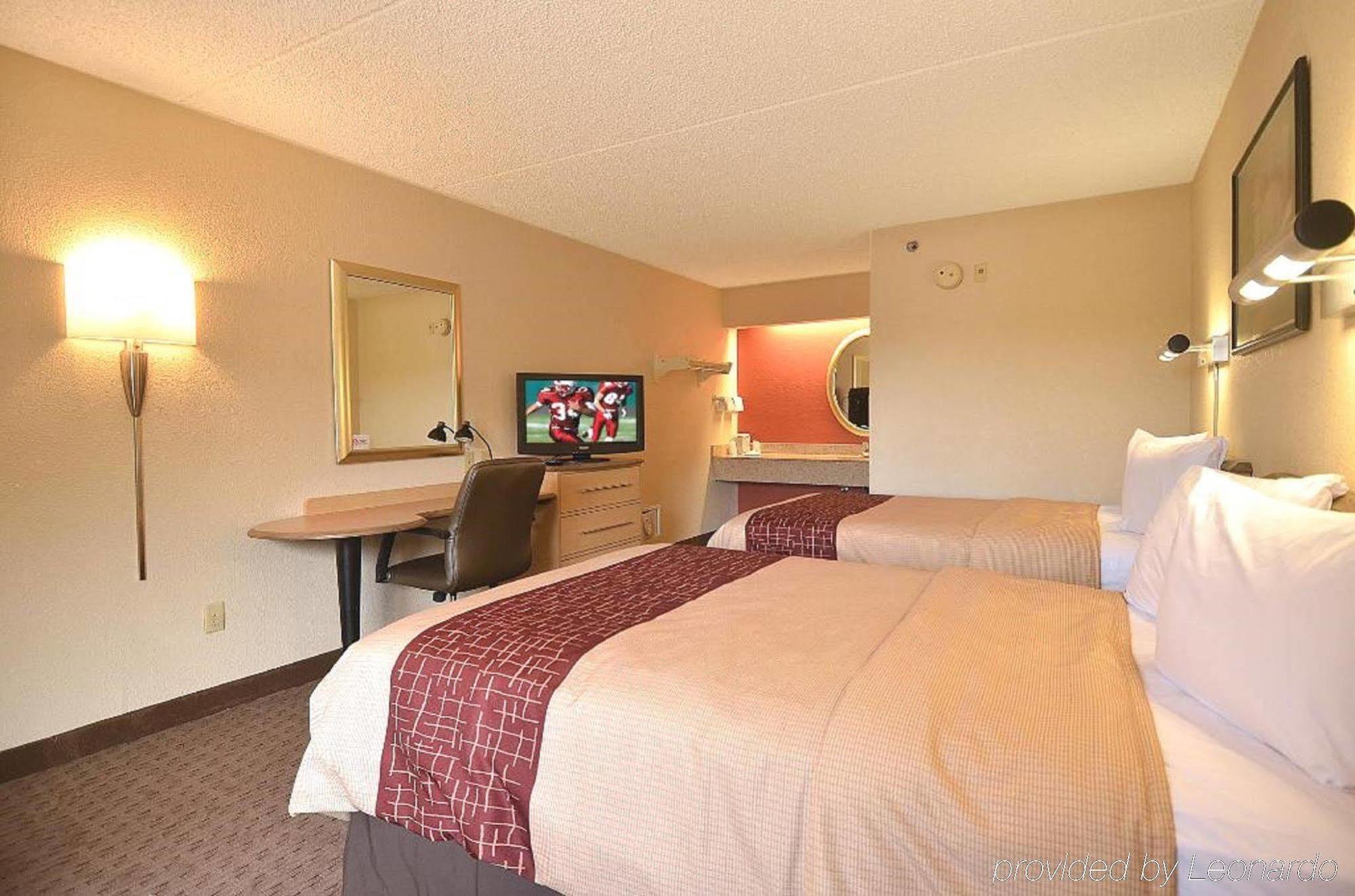 Red Roof Inn Dayton North Airport Room photo